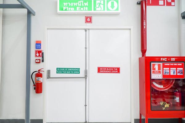 Како работат вратите со оценка за пожар за да ги заштитат животите и имотот?